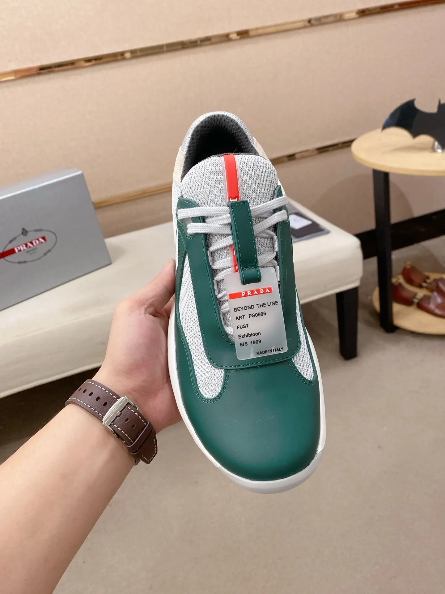 Men's shoes 💰 580💰 ✔️✔️✔️High version High-quality new PRADA (Prada) counters are launched simultaneously, new men's shoes, 😘fabrics are selected from first-layer cowhide fabrics. Lining: Imported cowhide leather lining. 👍🏿High-end☄️Open-molded non-slip rubber outsole, exquisite lines, simple and elegant, comfortable and high-end for leisure travel. Code number: 38 to 45